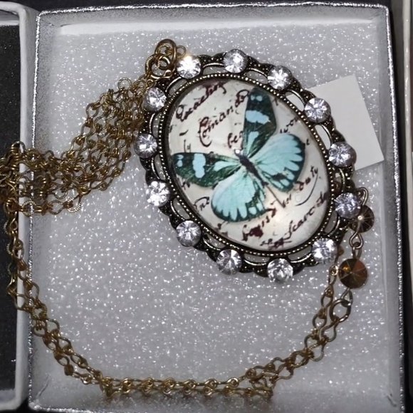 Butterfly in Glass Pendant - Picture 6 of 6